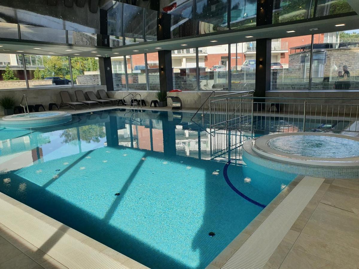 Apartament Szafir W Budynku Basenowym Morska Klifowa Rewal Extérieur photo